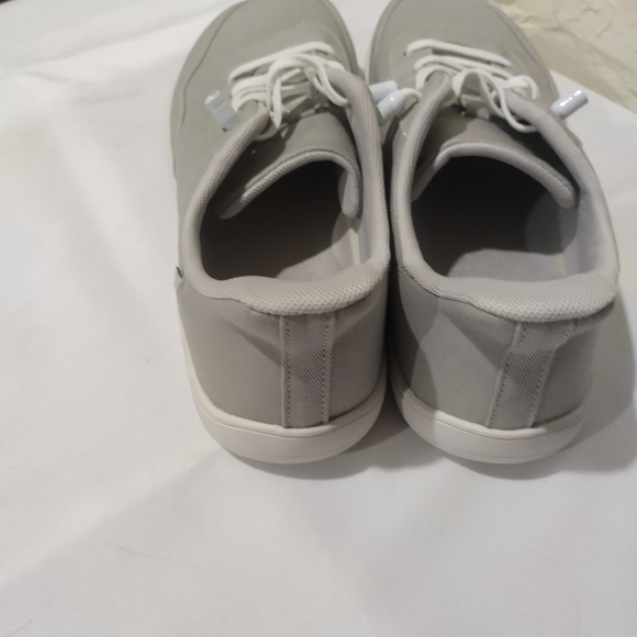Men's Classic Gray Sneakers - Picture 3 of 6